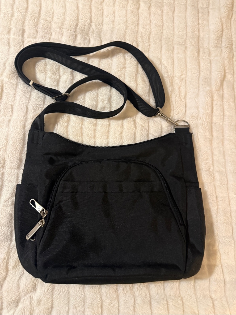Travelon 5-Point Anti-Theft Security System
CLASSIC BUCKET BAG